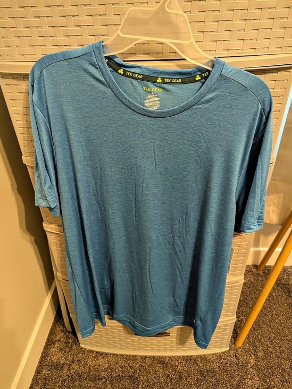 Tek Gear Short Sleeve Top in Blue Size Large NWT